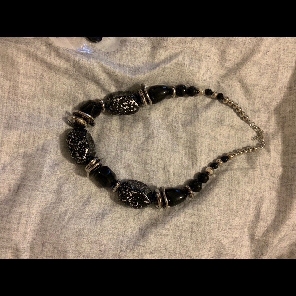 Paparazzi jewelry necklace with earrings